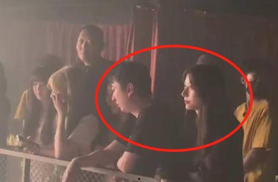 推特男网红吃瓜事件视频,揭秘推特男网红的惊人一幕！”  第3张